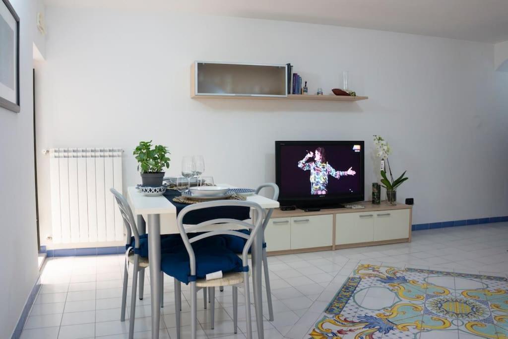 Peonia Blu Apartment Salernes Extérieur photo